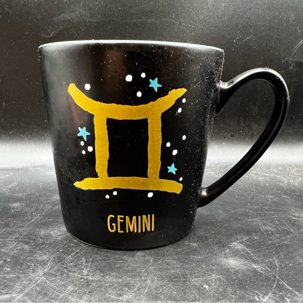 Zodiac Gemini Mug   17 oz.  Ceramic  Black w/ Gold sign.  Teal inside